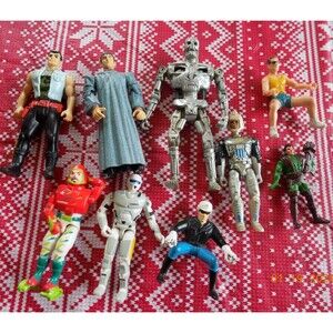 Lot of vitnage 1990s action figures Star Trek, Terminator toys